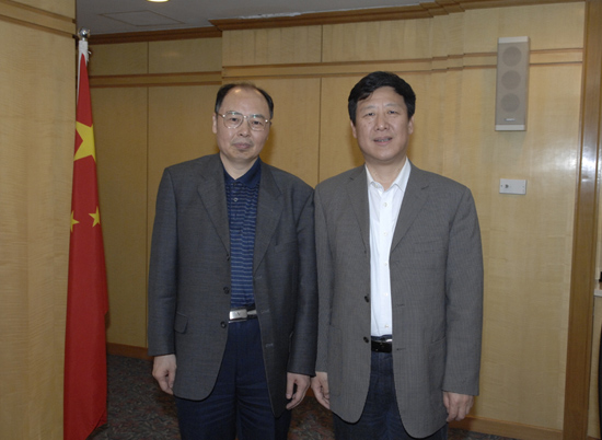 张研农社长会见中央文献研究室主任冷溶一行