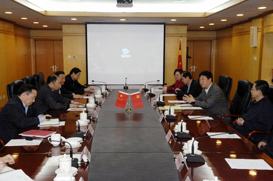 张研农社长会见中央文献研究室主任冷溶一行