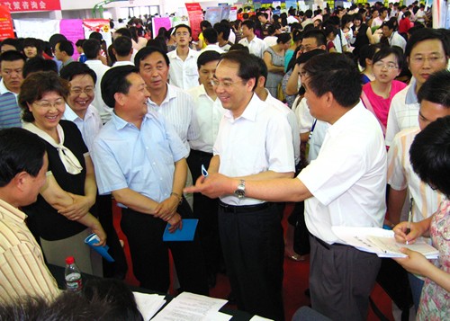 盐城启动万名盐阜学子回乡就业创业行动计划