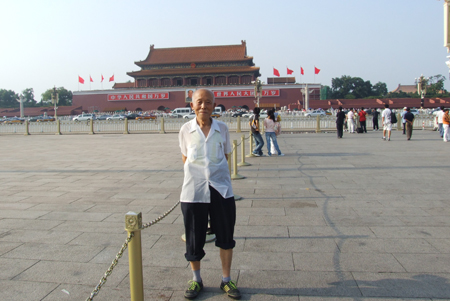 新疆老伯:看到天安门广场和长安街 就像见到了
