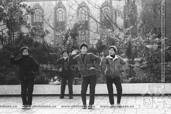 80年代:街上流行迪斯科、交谊舞 (4)