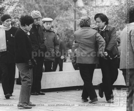 80年代:街上流行迪斯科、交谊舞