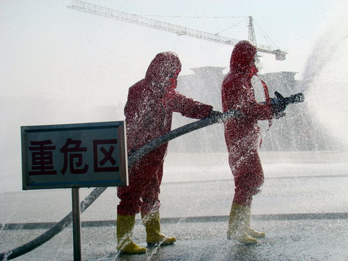 中卫市消防支队举行模拟化学危险品泄露处置演