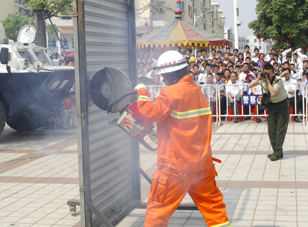 中山市公安局阜沙分局举行警民心连心·开门