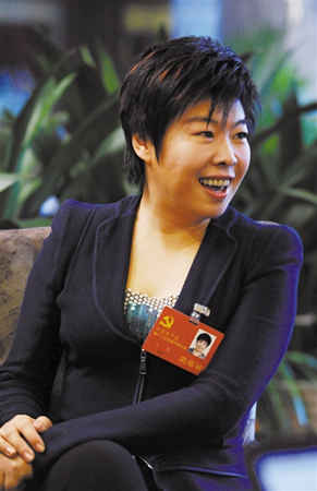 于丹谈道德滑坡:不能只信文凭要相信核心价值