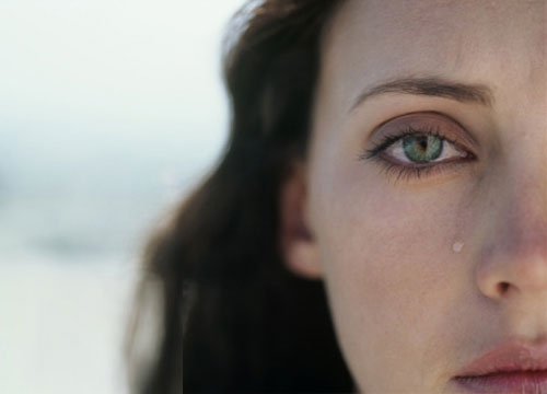 适当哭泣是<em>女性</em>排毒良药 强忍眼泪等于 <em>自杀</em> 【