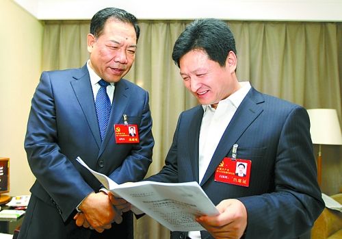 河南团代表聚焦党的十八大