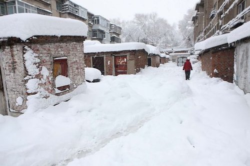 东北局地今天仍有暴雪 吉林中小学今天仍停课