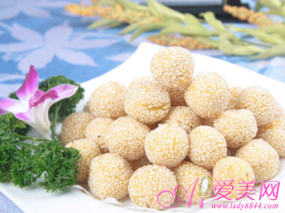久坐办公室易患头痛 8种食物能防治