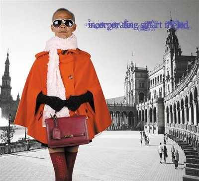 图:72岁外公为外孙女网店当模特拍照片引热议