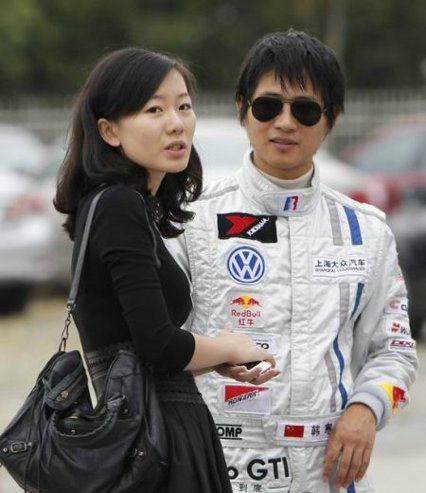 网友再质疑韩寒写作 代笔 文章先在其父博客发