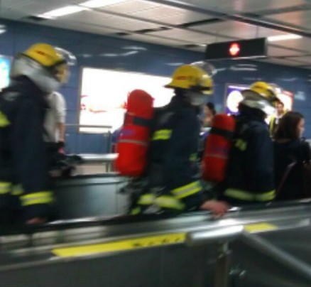 广州地铁起火乘客隧道惊险逃生 现场犹如恐怖片【3】