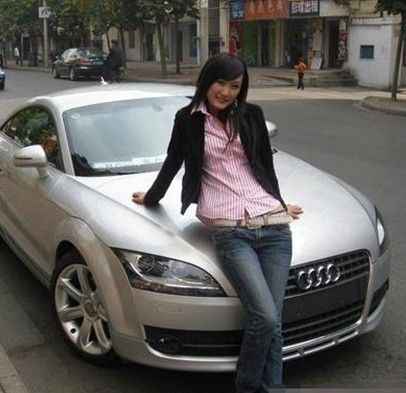 组图:女子晒干爹连体钞票礼服盘点网络炫富红