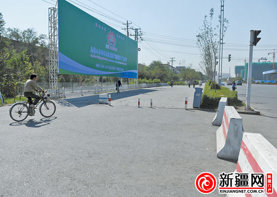 乌市卡子湾班车站点没了+黑车瞅机会来了--新