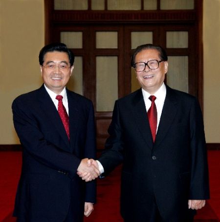 组图:胡锦涛同志任政治局常委20年工作图片精