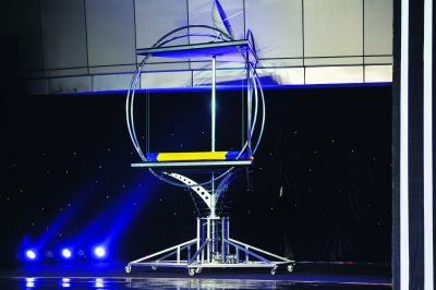 魔术师15秒穿越长江 李宁:不怀疑的人才幸福