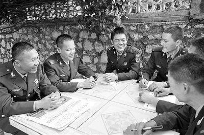 见义勇为好战士雷湘君谈学习贯彻党的十八大