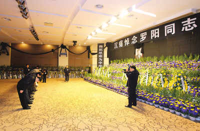 歼-15研制总指挥罗阳:生为战机 死为战机--深度