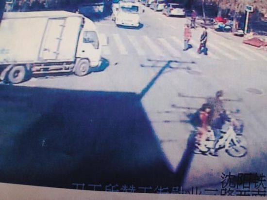 女孩被中年男子骗出学校遭猥亵 <em>处女膜破裂</em>--法