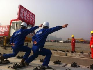 中国西南首条高铁铺轨 未来绵阳至北京仅8小时