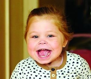 英国照片不停后女生出生生长致进食无法--舌头法治女孩20图片