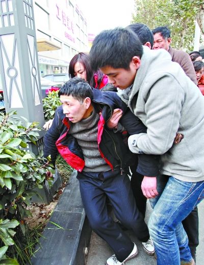 搀扶病人