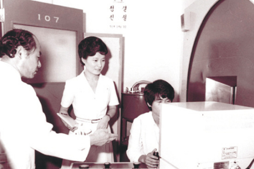 妹妹将房卖给姐姐 为了避税签赠与协议惹官司