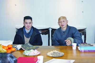 周学和智光法师在发布会上.