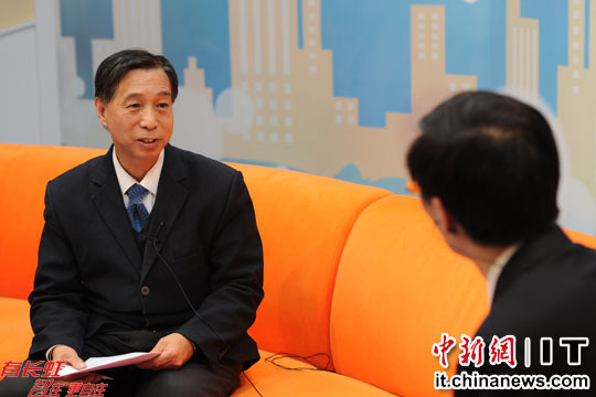 中国电商协会陈震:快递业应建立服务规范(图)
