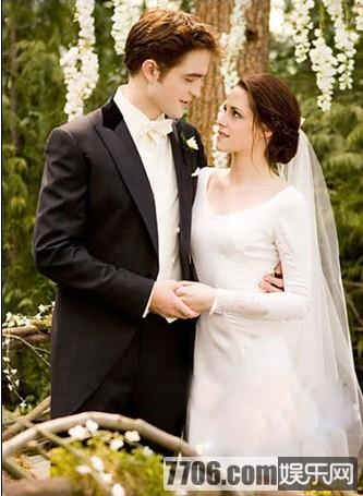 暮光情侣已订婚 罗伯特亲自为新娘设计钻戒