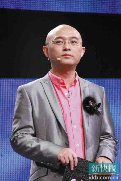 工作人员曝孟非生活简朴拿年薪 买菜去市场