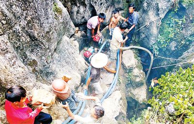 十项行动百项任务建设发展型服务型党组织