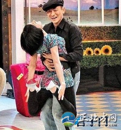 小S下跪致歉陈汉典 刘德华赵又廷韩庚惨被揩油