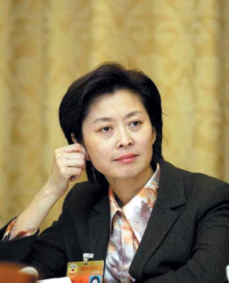 敬一丹成名于《经济半小时》,立命于《一丹话题》,而成熟于《焦点访谈
