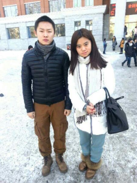 好声音冠军梁博考研遭围观合影