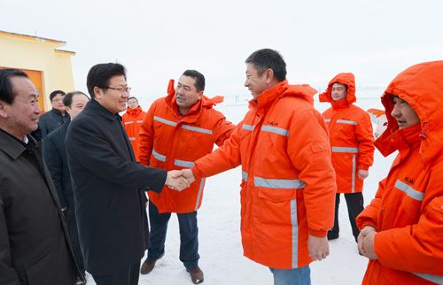 张春贤在塔城调研防寒防灾 保民生保民安