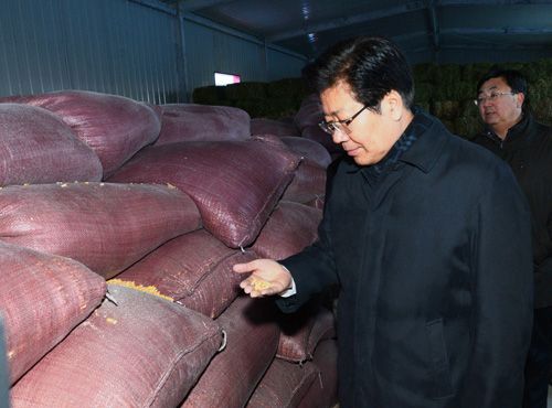 张春贤在塔城调研防寒防灾 保民生保民安