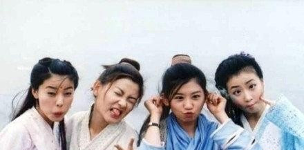 张国荣<em>舔脚</em>陈奕迅咧嘴 明星在家惊人扮相(图)【