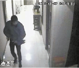 杭州一小偷被抓 秋裤外面穿着三条<em>女式内裤</em>(图