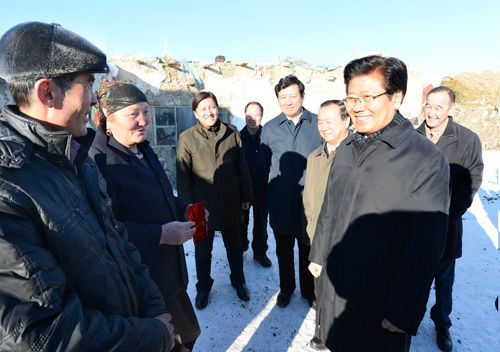 张春贤在塔城调研防寒防灾 保民生保民安
