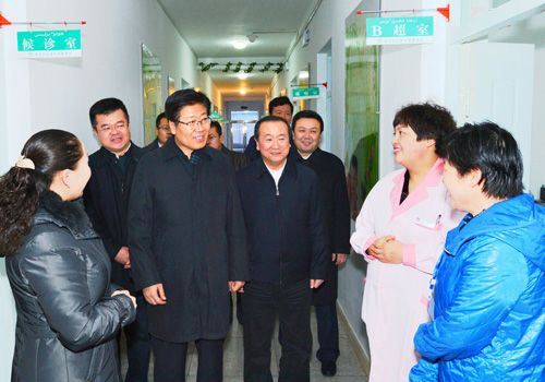 张春贤在塔城调研防寒防灾 保民生保民安