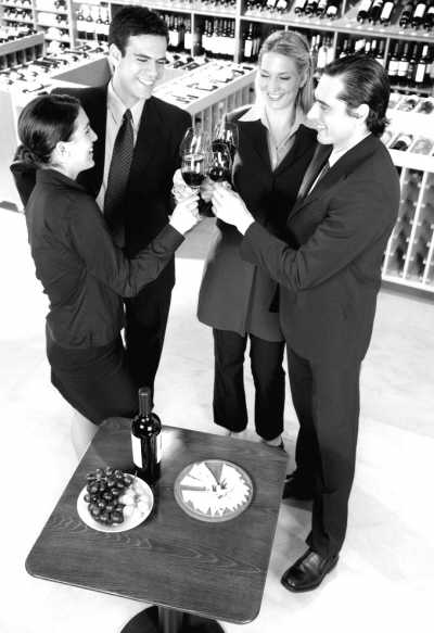 正式场合怎么穿? 选经典套装鞋子颜色别太亮