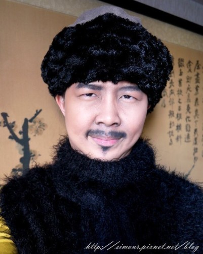 组图:台湾女生化甄嬛传雍正妆容全过程 神似!