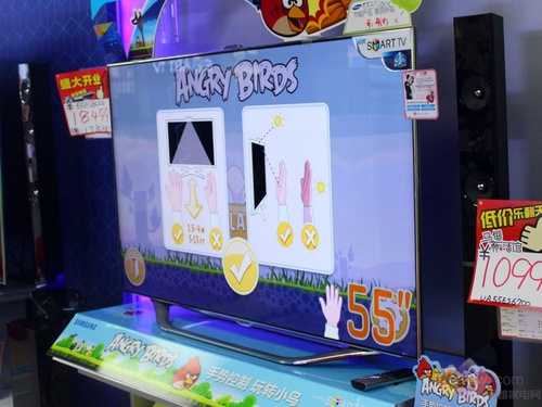 用手勢玩小鳥 三星UA55ES8000賣場最矚目 