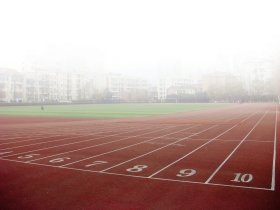 高三生踢球摔倒一月后死亡 家屬質(zhì)疑延誤治療