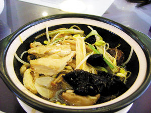 海南东方民间传统美食、风味小吃斋菜煲