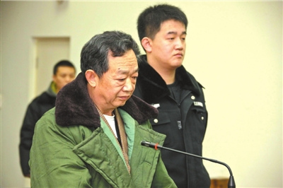 新疆神華礦業(yè)原董事長(zhǎng)貪腐涉案三千余萬(wàn)受審