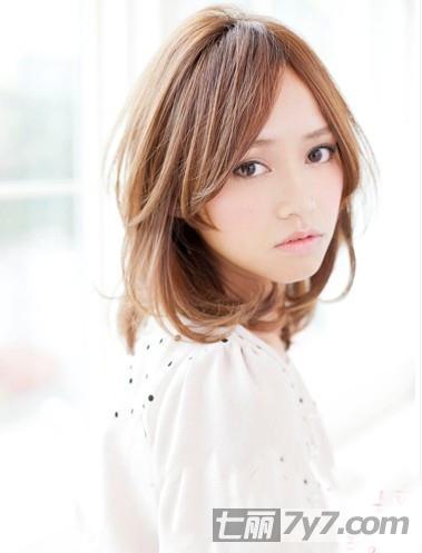 3年短发流行趋势抢先看 蓬松感短发烫发发型修