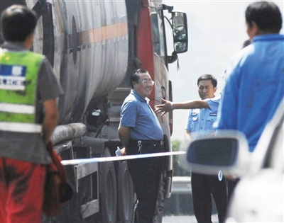 追踪热点事件:表哥杨达才、哈尔滨性侵门等仍