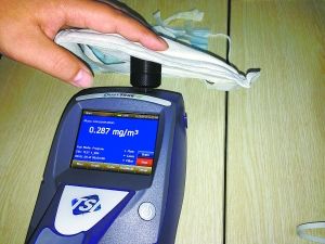 防雾霾:戴活性炭口罩最管用(组图)